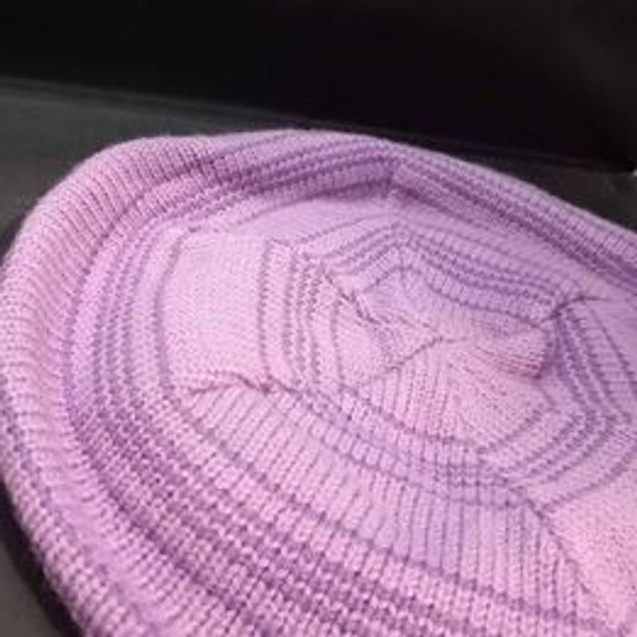 Bonnet nuancer de violet - photo numéro 3