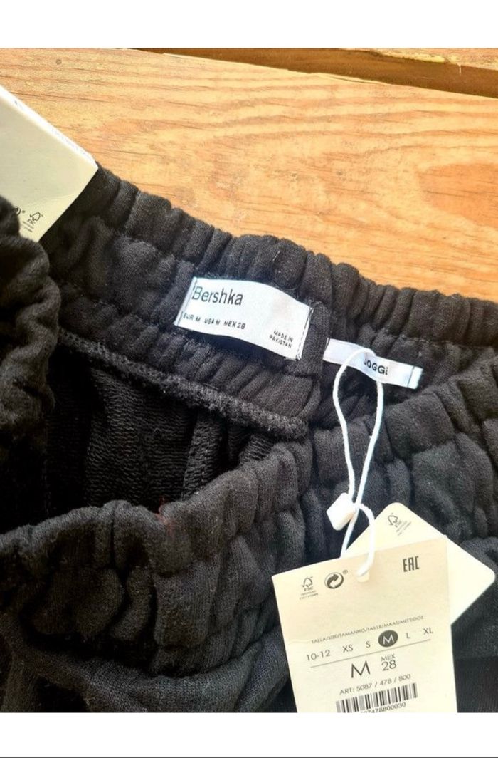 pantalon jogger noir de la marque Bershka, neuf avec étiquette. - photo numéro 5