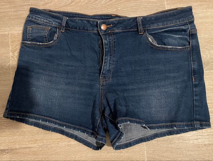 Short jean taille 44 Kiabi neuf jamais porté