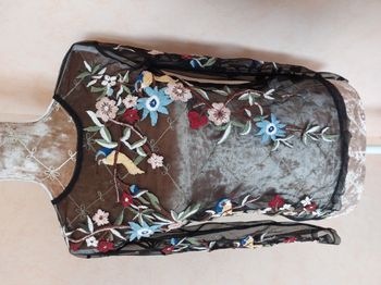 Top manches longues Zara résille noir broderies fleurs & oiseaux taille 36-38