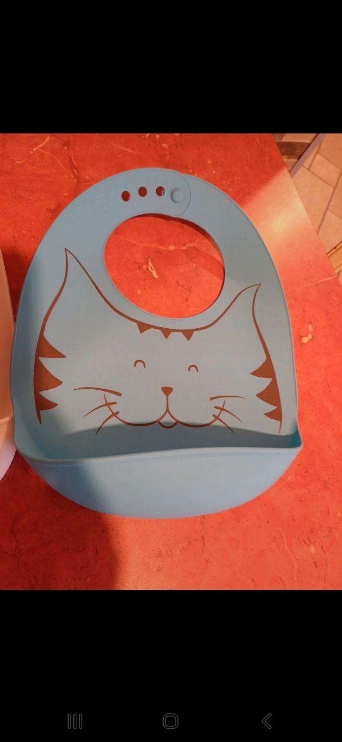 Lot de 2 bavoirs en silicone - photo numéro 3