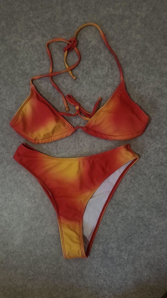 Maillot de bain et paréo orange