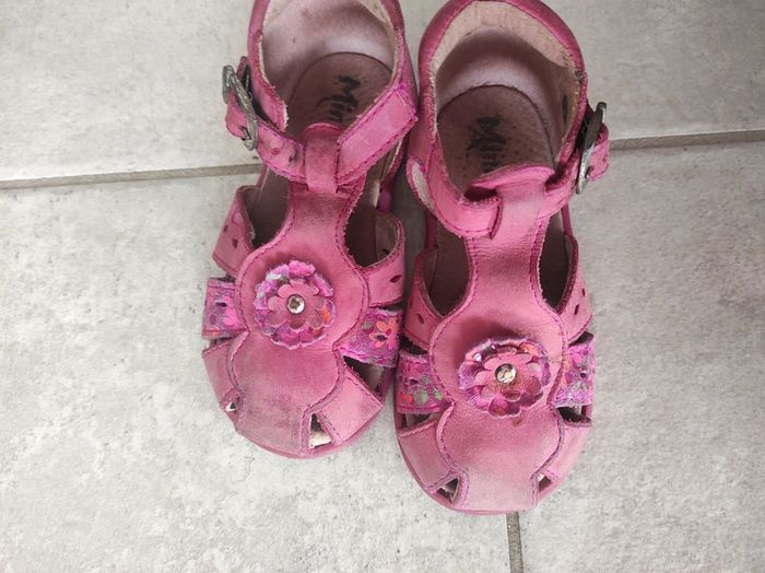 Sandalettes en cuir minibel pointure 21