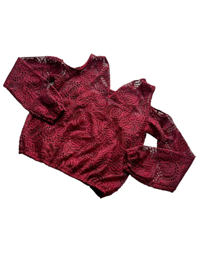 Blouse en dentelle bordeaux avec épaules découvertes Hollister taille XS très bon état - photo numéro 2