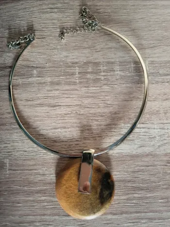 Zara collier metal rigide