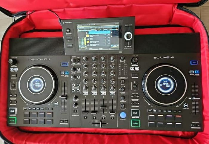 Contrôleur DJ autonome Denon DJ SC LIVE 4 avec séparation des tiges sur 4 platines, Wi-Fi - photo numéro 2