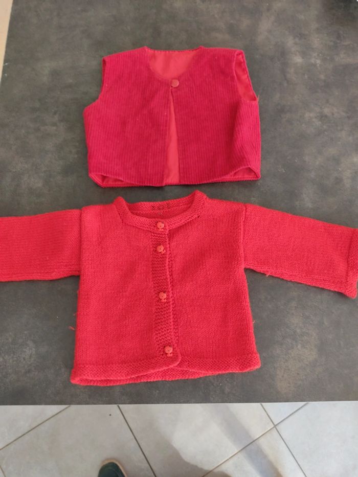 9 mois. 1.50 euro le lot de 2 gilets. Tbe - photo numéro 2