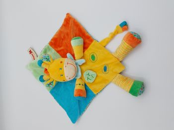 Doudou plat girafe NICOTOY jaune orange bleu vert rond envers tissu SIMBA TBE
