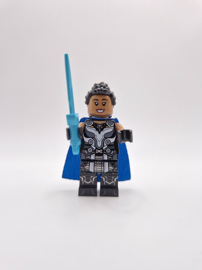Figurine type lego Valkyrie Marvel