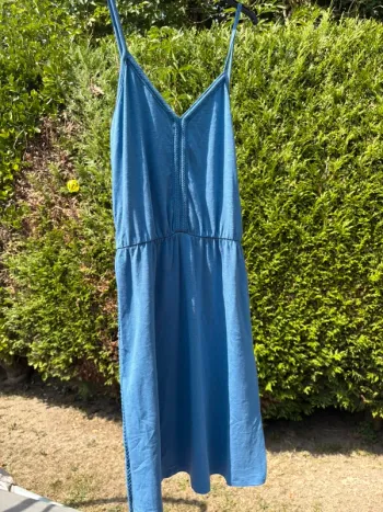 Robe à bretelles bleu marine avec ceinture – Marque Camaïeu
