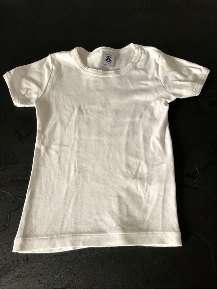 Vend t-shirt Petit Bateau taille 3 ans