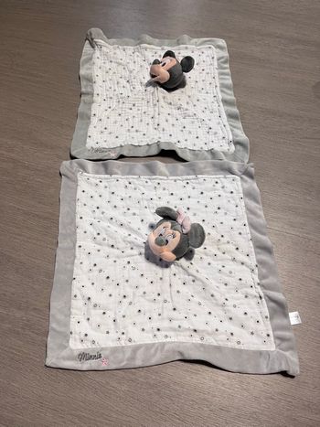 Lot 2 doudous Minnie plats neufs sans étiquettes disney baby