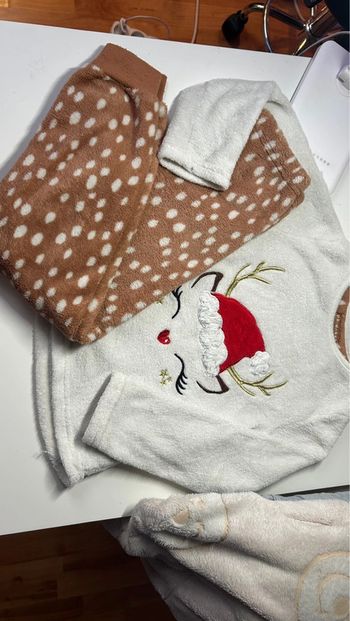 Ensemble de pyjamas taille 6/7 ans
