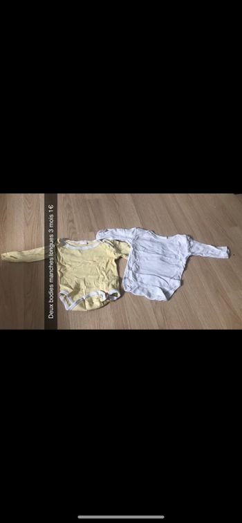 Deux bodies manches longues