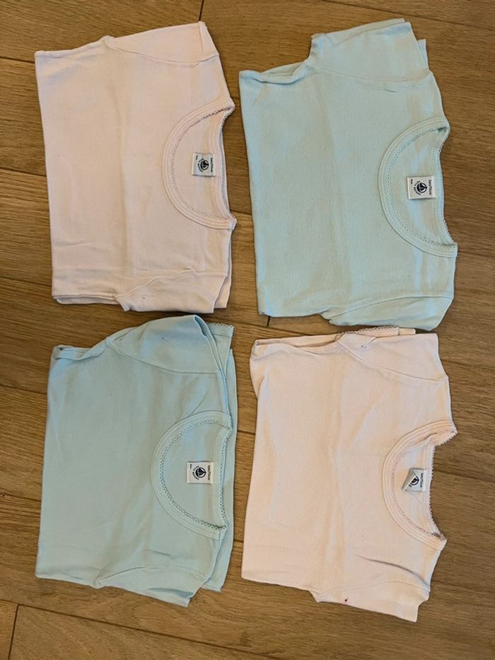 Vends le lot de 4 tee shirt manche long 6 ans très bon état petit bateau
