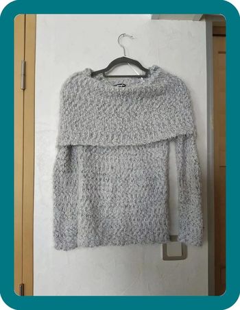 Pull grand col épaules