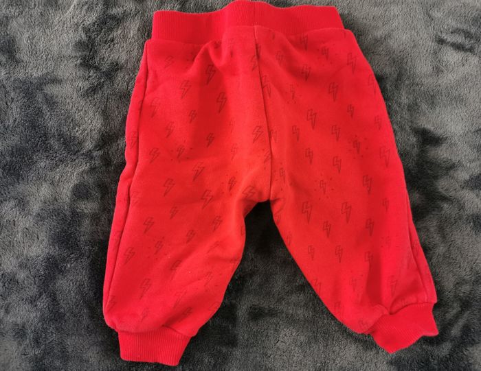 Lot jogging 6 mois - photo numéro 3