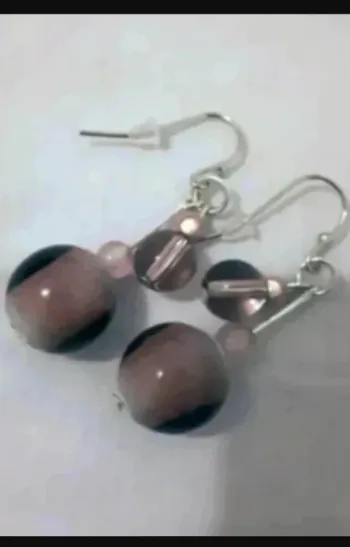 boucles d'oreilles perles violettes transparentes Très bon état Fantaisie