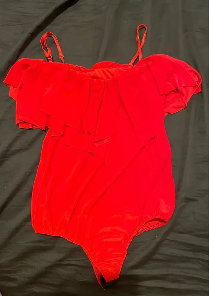 Body rouge à volants – Cinelle Boutique – Taille S – Très bon état - photo numéro 2