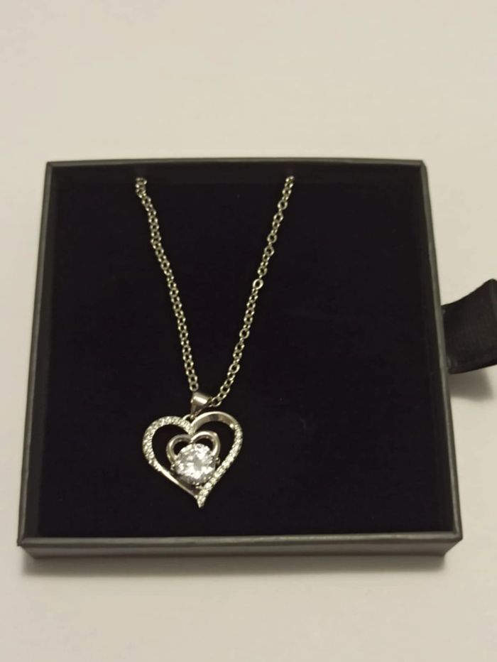 Collier avec pendentif double coeur