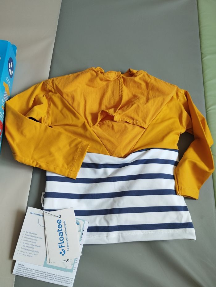 T shirt de bain Floatee taille 3 ans neuf manche longues - photo numéro 3