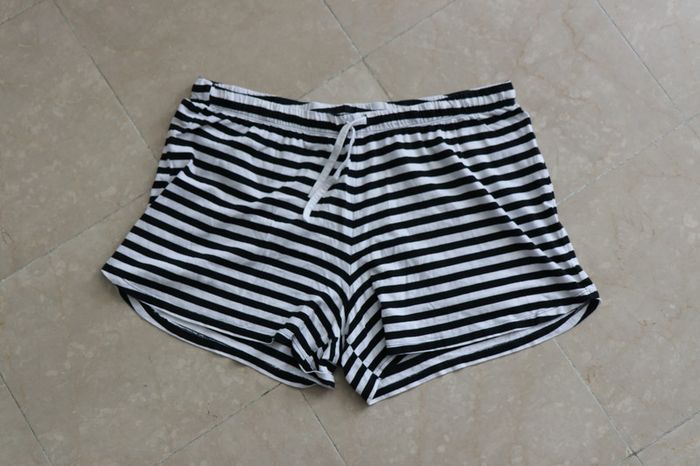 Short de pyjama rayé noir et blanc