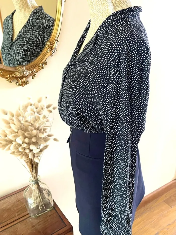 Sublime chemise manche longue à boutonnage et col noir et blanc style plumetis à pois - photo numéro 5