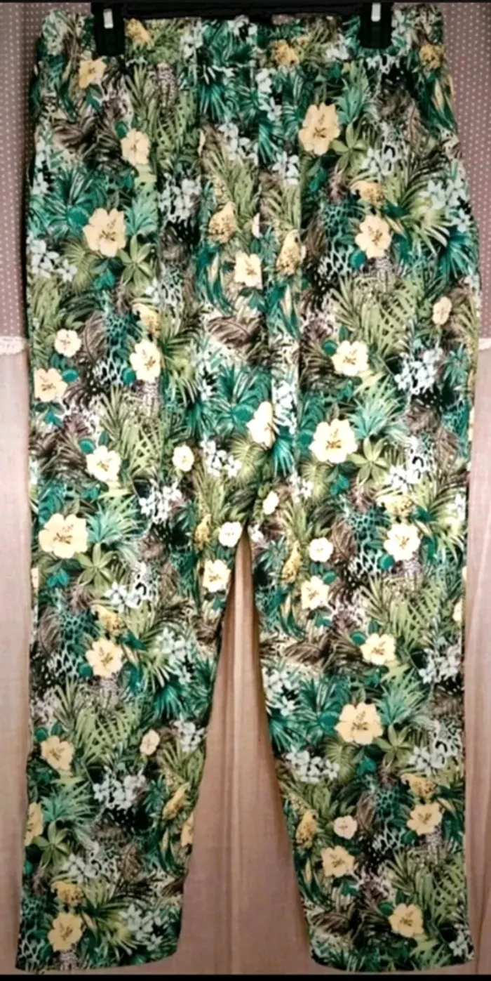 Pantalon fluide tropical vert Kiabi Taille XL Neuf - photo numéro 3
