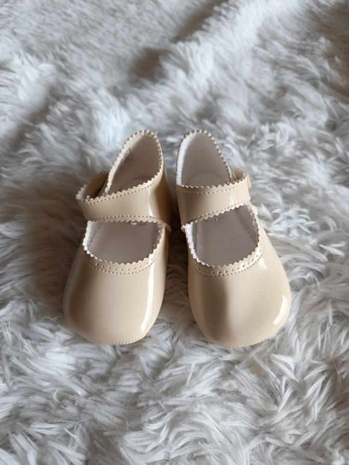 Chaussures crème vernis P. 19 Noa Baby