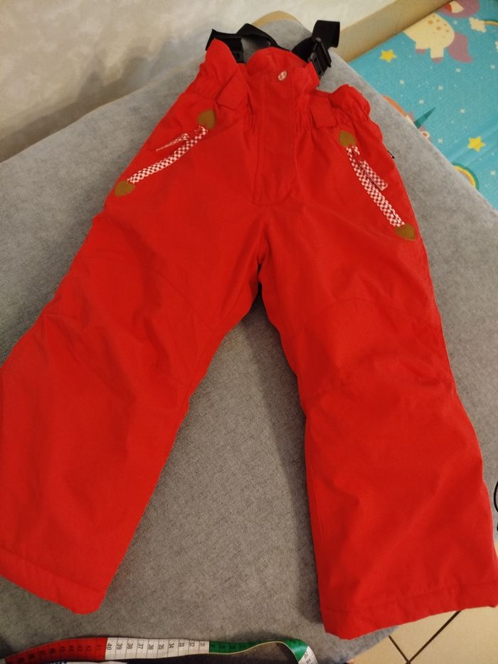 Pantalon  combinaison de ski fushia. Taille 4 ans. Etirel