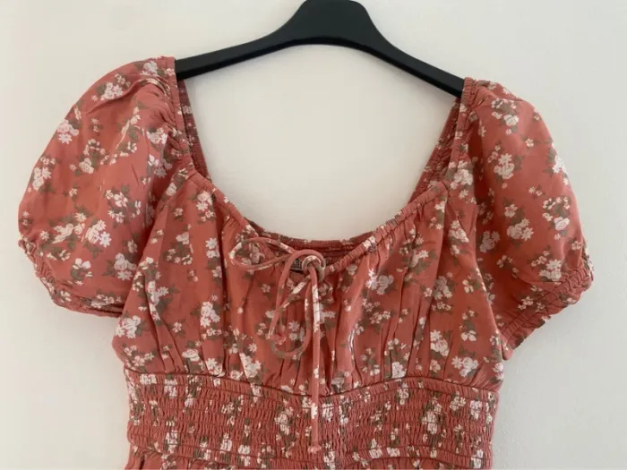 Robe d’été fleurie Holister en M - photo numéro 2