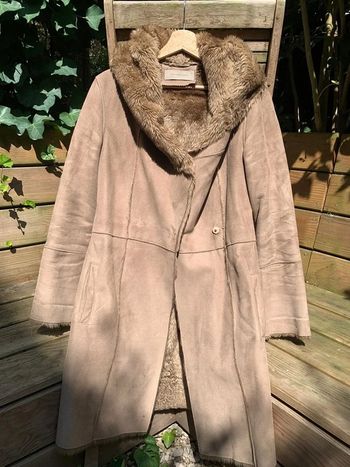 Manteau long en fausse fourrure marron/beige