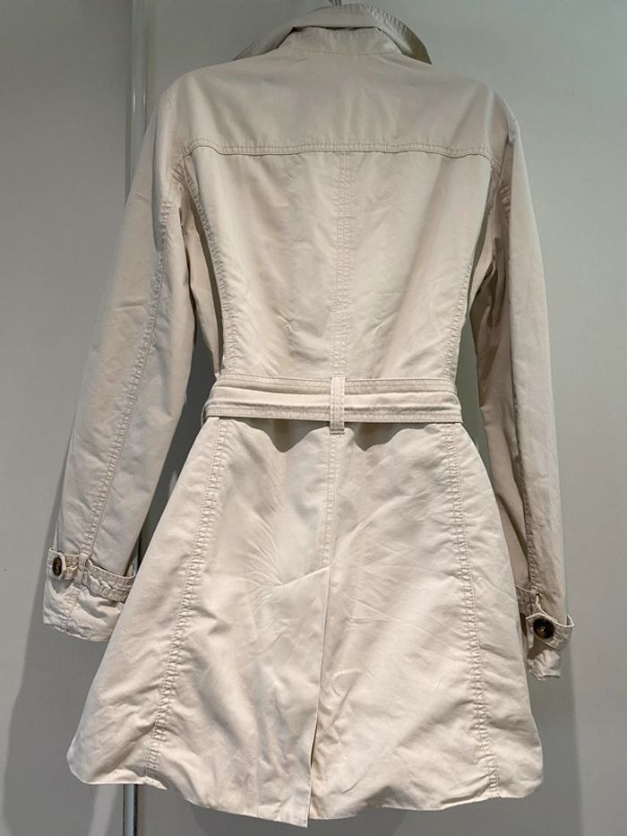 Trench esprit, taille 40 c’est couleur beige, très clair - photo numéro 2