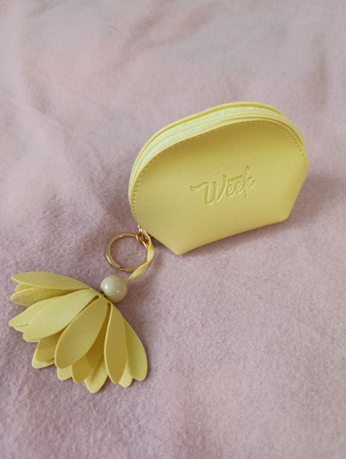 Petit porte monnaie jaune