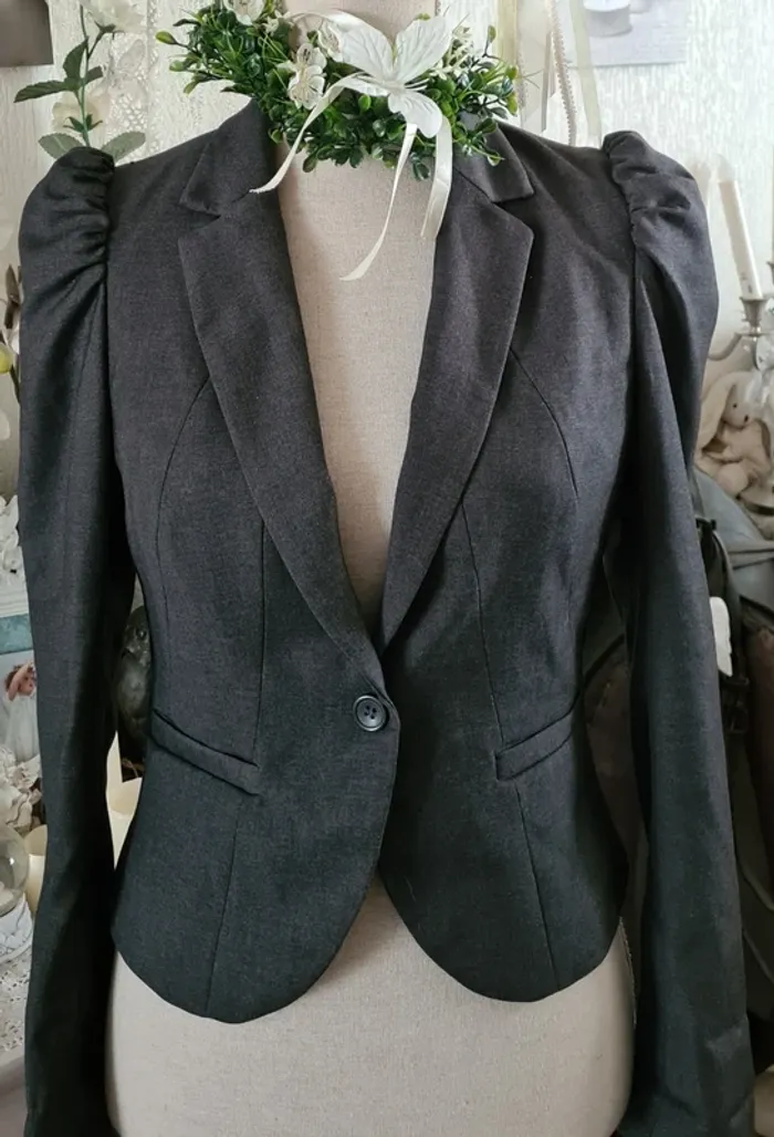 Jolie veste gris foncé H & M Taille 36 Neuve