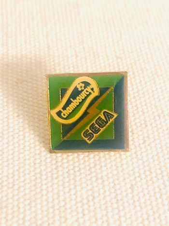 Pin’s publicitaire chambourcy sega broche console jeu vidéo rétro