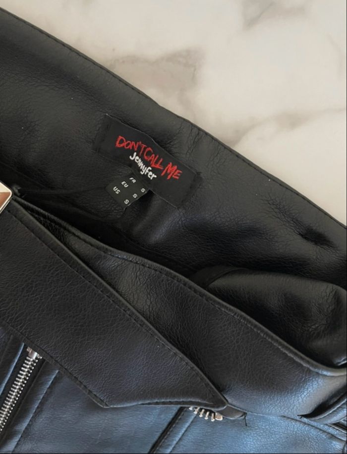 Jupe noire en similicuir - photo numéro 3