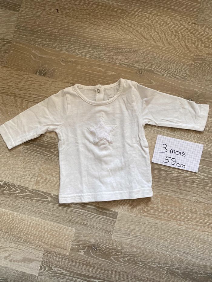 T-shirt blanc avec étoile