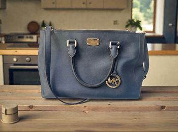 Sac Michael Kors bleu élégant et intemporel