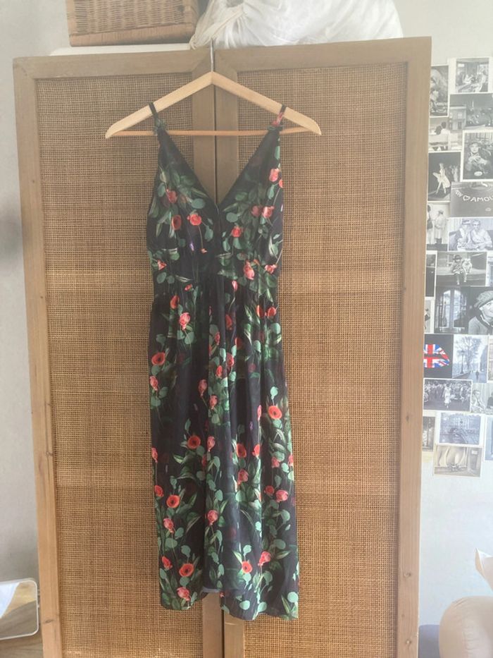 Robe D été à bretelles  fleurie T 36