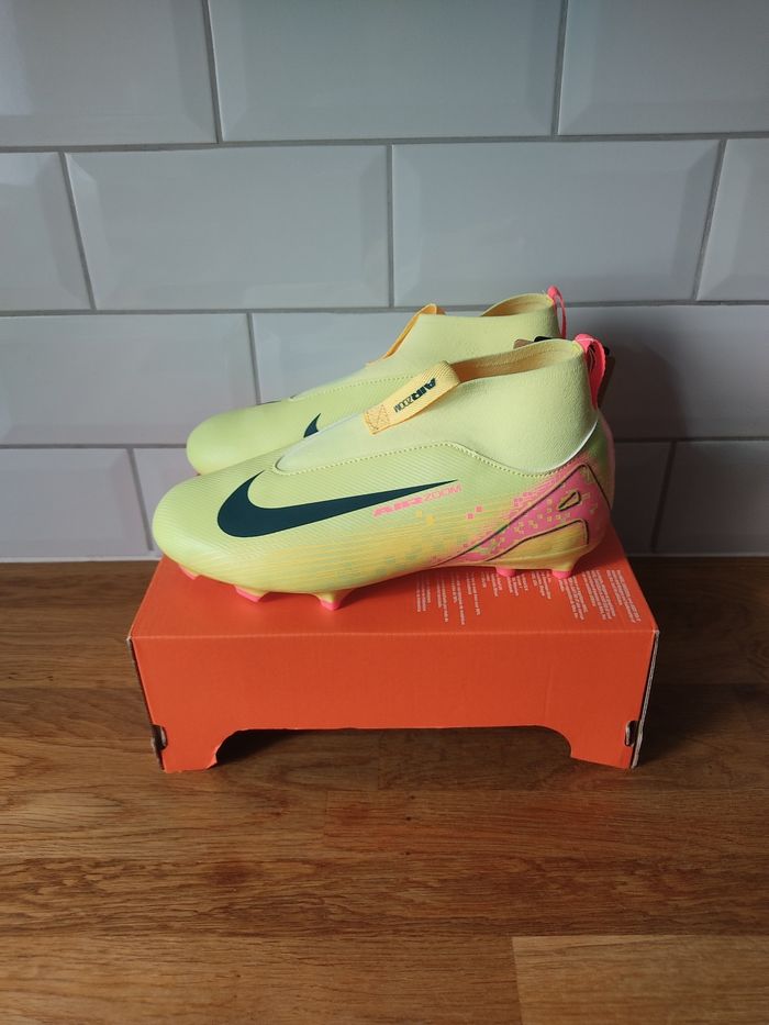 Crampons Nike T 38.5 - photo numéro 2