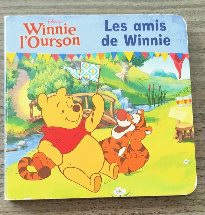 Petit livre Winnie l'ourson "Les amis de Winnie"