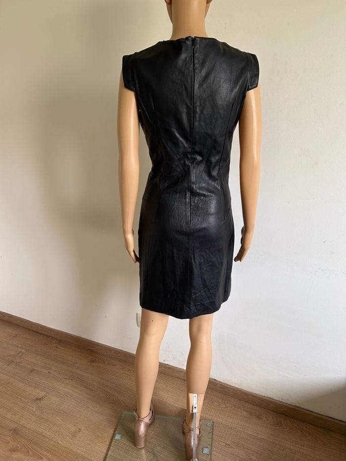 Robe noire avec simili cuir Jus d’Orange taille 3 état satisfaisant (avec défaut) - photo numéro 6