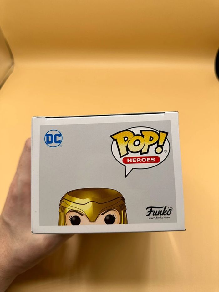 Figurine Funko Pop - Wonder Woman 1984 - Ww84 N°323 - Wonder Woman Armure En Or - Chromé Or (47372) - photo numéro 5