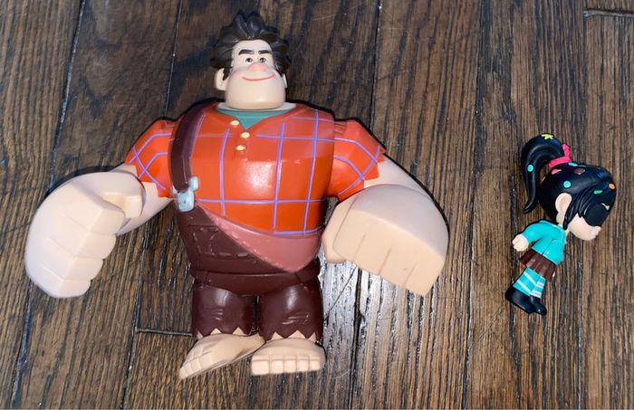 Lot 2 figurines disney Ralph