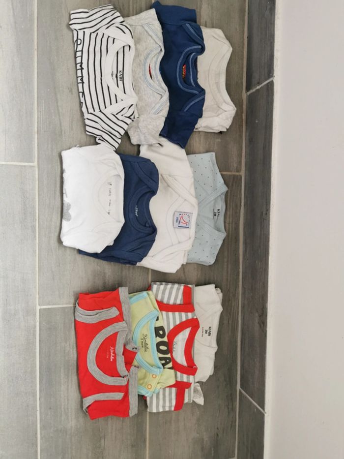 Lot 12 bodies 3 mois