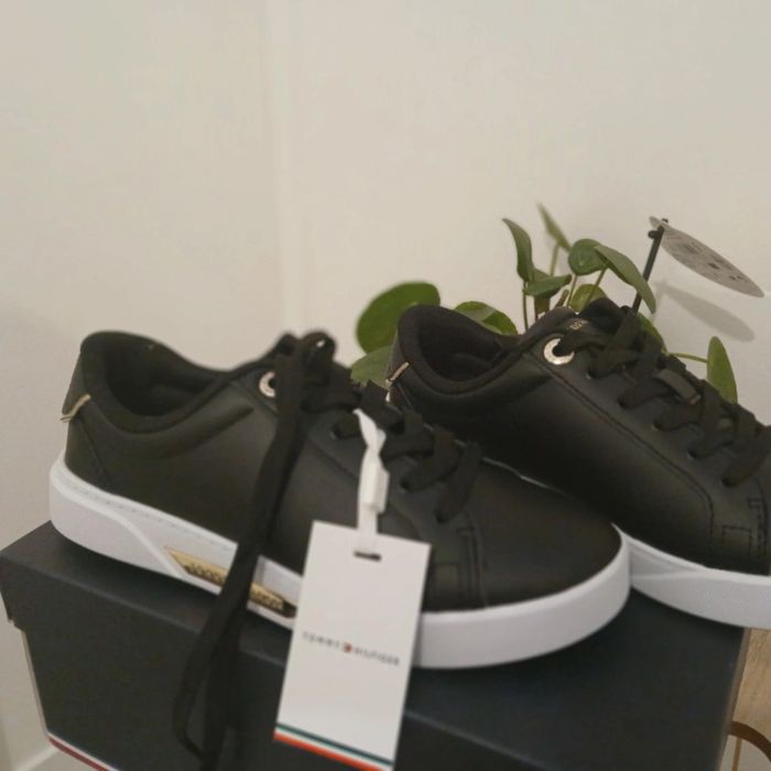 Baskets Tommy Hilfiger taille 36 neuves