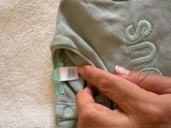 Sweat bébé mixte vert sauge – broderie Curious – Taille 23M (86 cm) - photo numéro 5