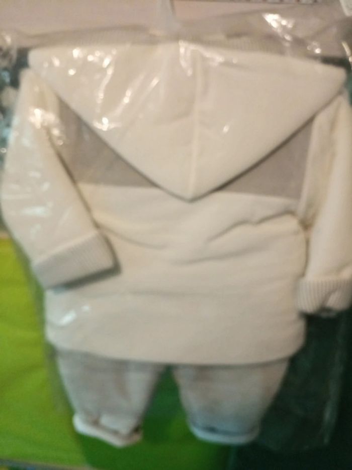 Ensemble garçon hiver comprenant un manteau à capuche, une salopette et un haut chaud - photo numéro 4