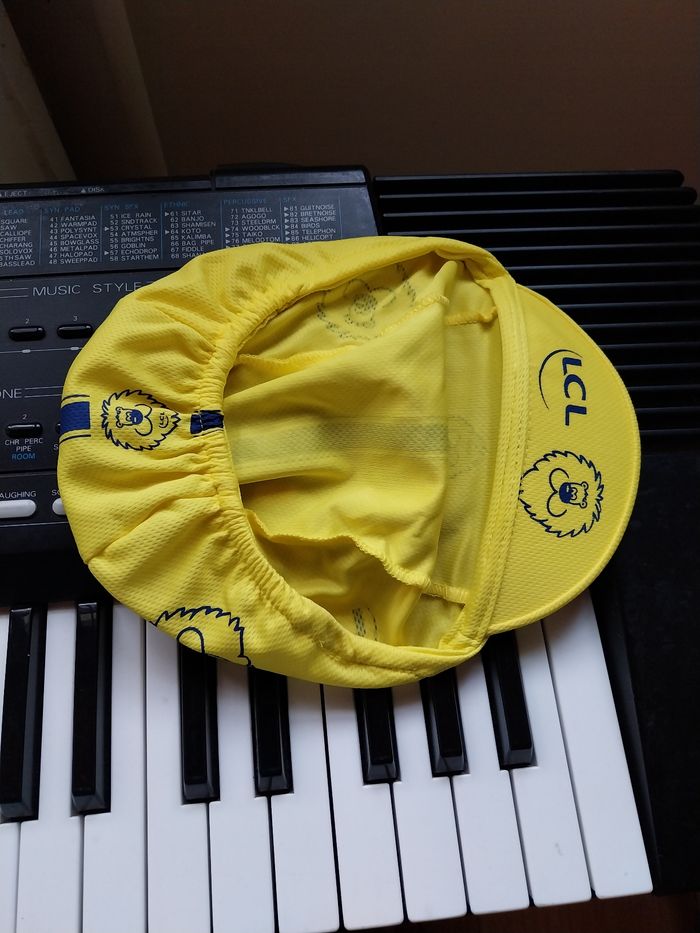 Casquette LCL publicité Tour de France. Ne pas avoir une trop grosse tête.  Tissu polyester recyclé - photo numéro 3